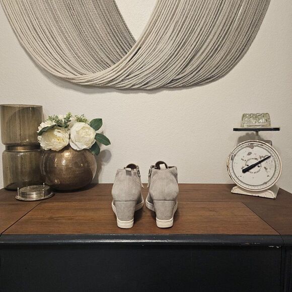 Linea Paolo Anna Perforated Suede Wedges Sz 7.5 - Picture 5 of 8